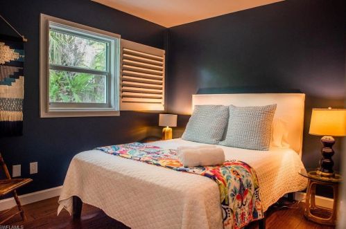 728 102 Ave, Naples FL 34108-3213 exterior