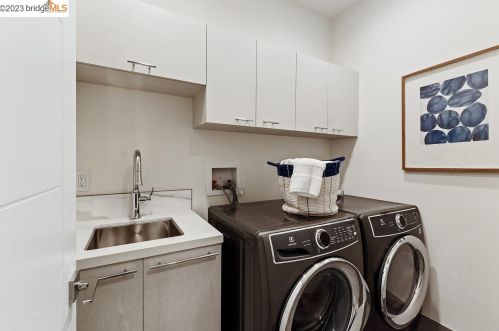 1550 Grand View Dr, Berkeley CA 94705-1637 exterior