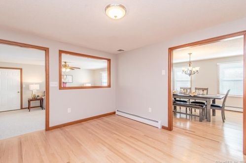 4 Celtic Ct, Enfield CT 06082-5777 exterior