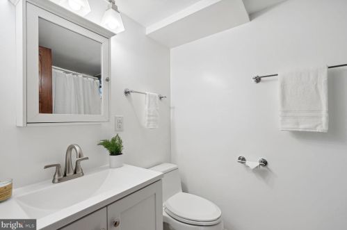 5602 Justis Pl, Alexandria VA 22310-1325 exterior