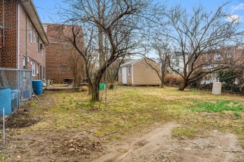 1020 Lydig Ave, Bronx NY 10462-2260 exterior