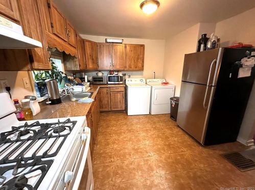 8 Burwell St, Norwalk CT 06854-4703 exterior