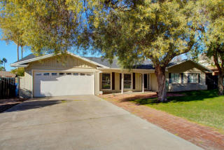 2230 Lincoln Cir, Phoenix AZ  85016-1210 exterior