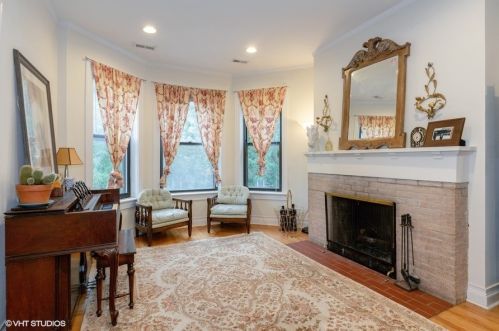 4410 Dover St, Chicago IL 60640-5529 exterior