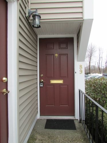89 Nassau Dr, Springfield, MA 01129-1433