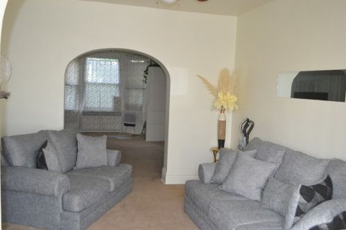 2023 Delaware Ave, Pittsburgh PA 15218-1875 exterior