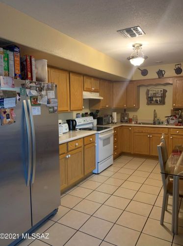 2561 Nebraska St, Tucson AZ 85757-9533 exterior