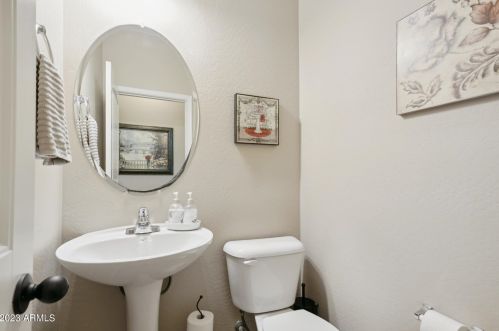 2730 Ellis St, Phoenix AZ 85042-6330 exterior