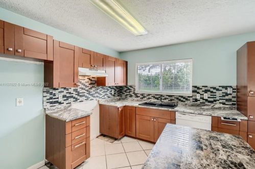 2029 Hideaway Cir, Fort Pierce FL 34952-4801 exterior