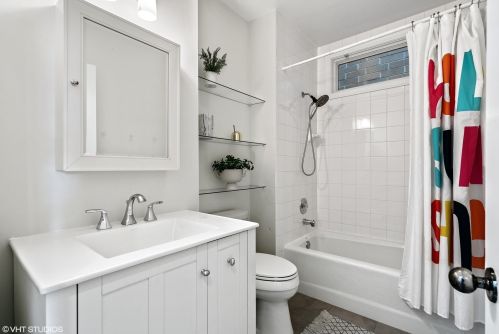 2710 Bosworth Ave, Chicago IL 60642-8062 exterior