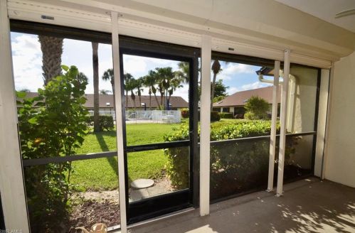 10744 Regent Cir, Naples FL 34109-1559 exterior