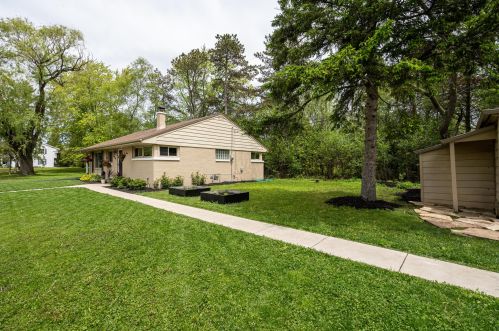 8934 Seneca Rd, Milwaukee WI 53217-2331 exterior