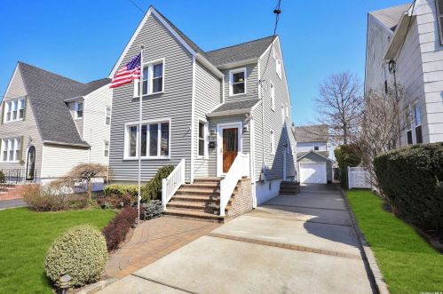 13 Fremont Rd, Valley Stream, NY 11581-2106