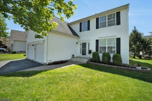 8 Jenna Dr, Bridgewater, NJ 08807-5699