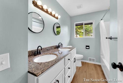 1845 Bonneville Dr, Meskegon MI 49441-3709 exterior