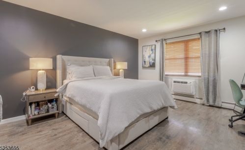 24 Woodedge Ave, Edison NJ exterior