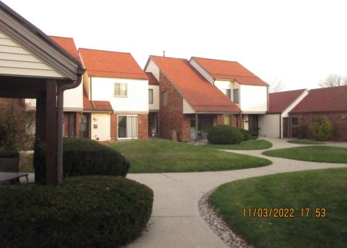 8030 94th St, Milwaukee, WI 53224-2915