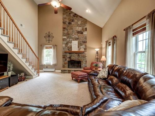 36 Melissa Ter, Middletown NY 10941-3366 exterior