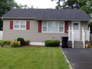 806 Willow Rd, Toms River NJ  08753-7810 exterior