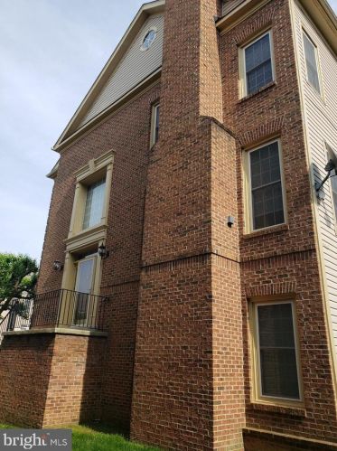 6612 Thurlton Dr, Alexandria VA  22315-2649 exterior