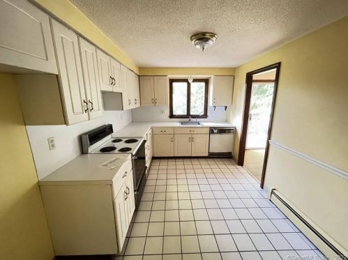 21 Burnham St, Hartford CT 06108-0010 exterior