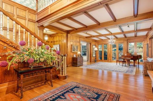 49 Mtn Spg Rd, Farmington CT 06032-1613 exterior