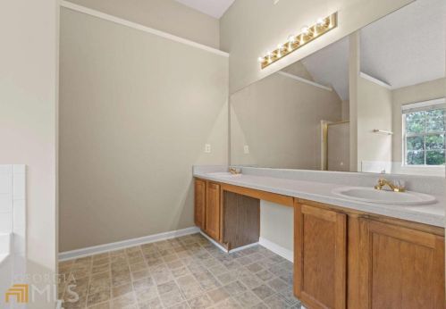 1560 Rogers Crossing Dr, Lithonia GA  30058-7005 exterior