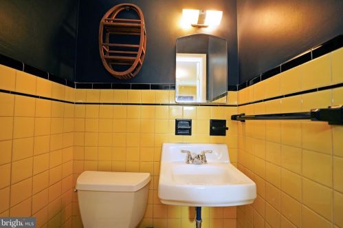 56 Roxboro Rd, Trenton NJ  08648-3925 exterior