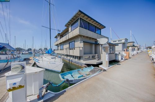 201 University Ave, Berkeley, CA 94710-1618