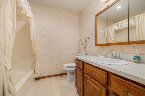 5108 Grn Mdw Rd, Kalamazoo MI 49009-1256 exterior