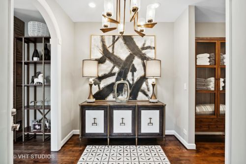 700 Orleans St, Chicago IL 60610-5017 exterior