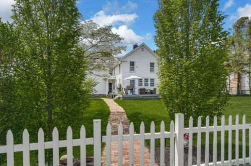 81 Clark St, Milford CT 06460-3202 exterior