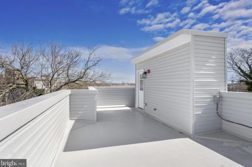 2251 10th St, Philadelphia PA 19133-1511 exterior