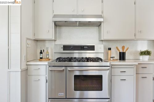 1318 Stannage, Berkeley CA 94706-1640 exterior