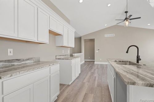 10478 Pne Vly Dr, Grand Blanc MI 48439-2677 exterior