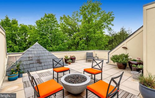 2735 Cathedral Ave, Washington DC  20008-4119 exterior