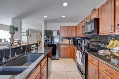 2201 Marshfield Ct, Fort Pierce FL  34953-4372 exterior