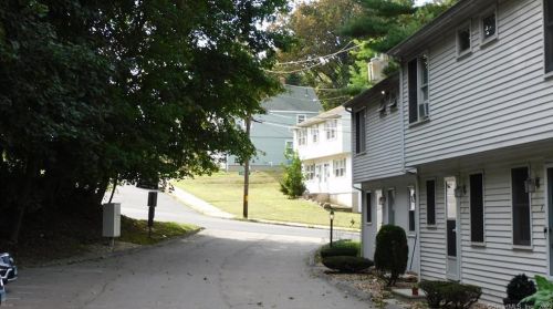 63 Summit St, Manchester CT  06040-4254 exterior