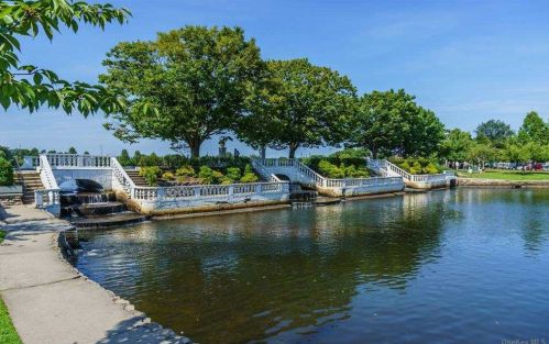 218 Woodsome Rd, Babylon NY 11702-3319 exterior