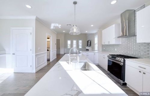 161 Adams Ave, River Edge NJ 07661-1437 exterior