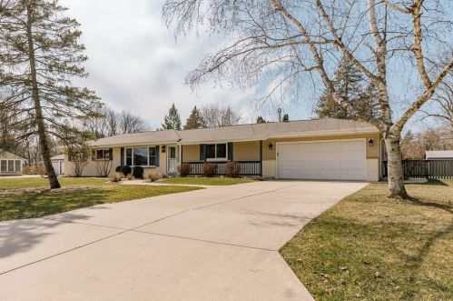 5721 40th St, Milwaukee, WI 53221-3909