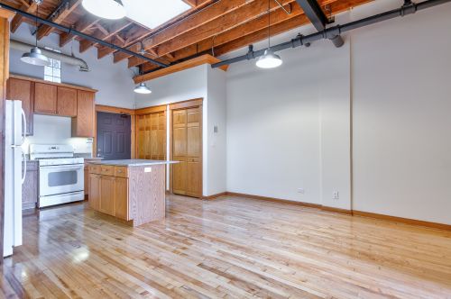 3656 Lincoln Ave, Chicago, IL 60613-3566