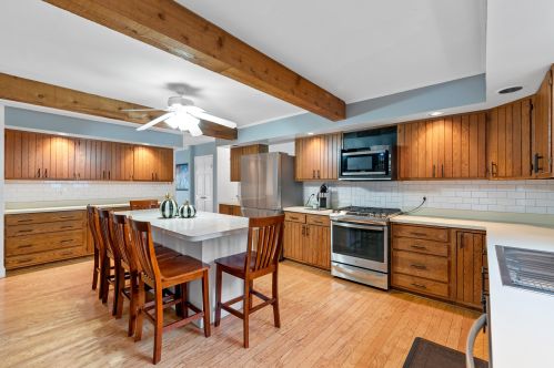 2415 Rochelle Ave, Milwaukee WI 53209-2624 exterior