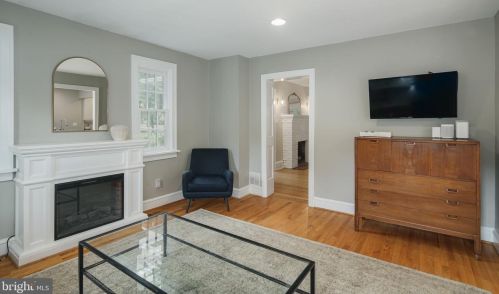 400 Beechwood Ave, Tavistock NJ 08033-1105 exterior