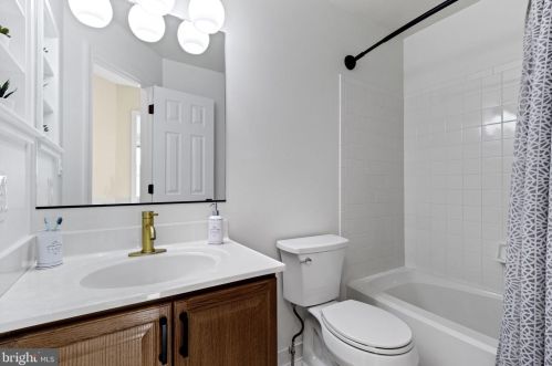 7433 Dunnington Pl, Alexandria VA  22315-5248 exterior