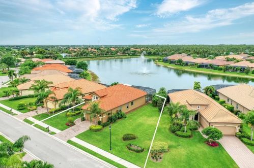 6581 Caldecott Dr, Naples FL 34113-3195 exterior