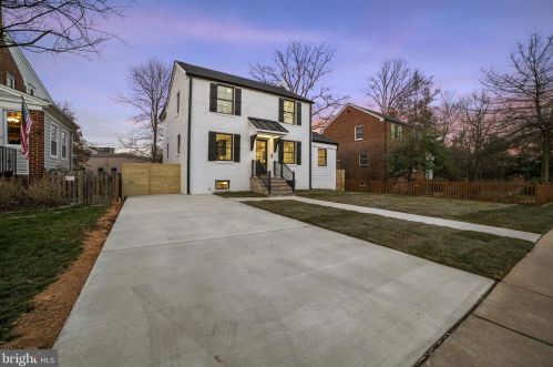 1505 Crestwood Dr, Alexandria VA  22302-2303 exterior