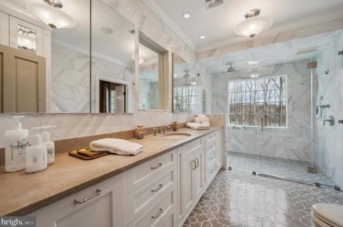 24 Lakewood Dr, Media PA 19063-1807 exterior