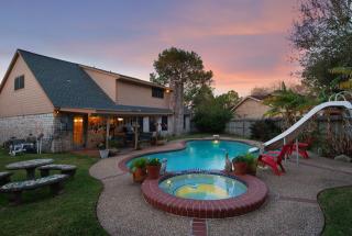 9814 Sagecastle Ln, Houston, TX 77089-3508