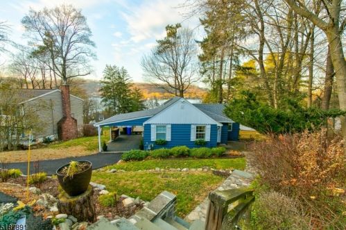 56 Glenside Trl, Sparta NJ  07871-1244 exterior